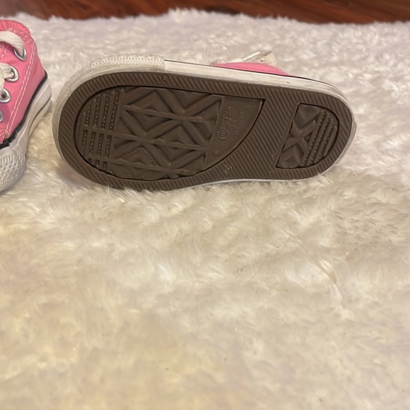 Pink converse low tops, size 4 Toddler. - Picture 3 of 3